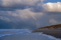 Dreigende lucht boven de Noordzee-Threatening air over the North Sea-Bedrohliche Luft über der Nordsee-Texel-Nederland-Netherlands-Niederlande
